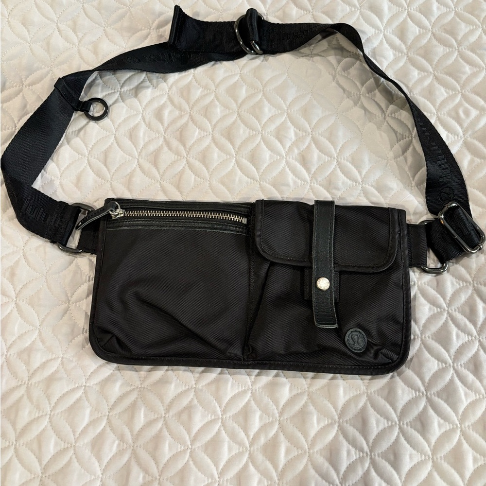 Lululemon cross body bag. Excellent condition from smoke free home.